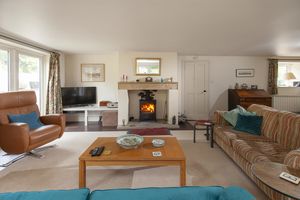 Sitting Room (2)- click for photo gallery